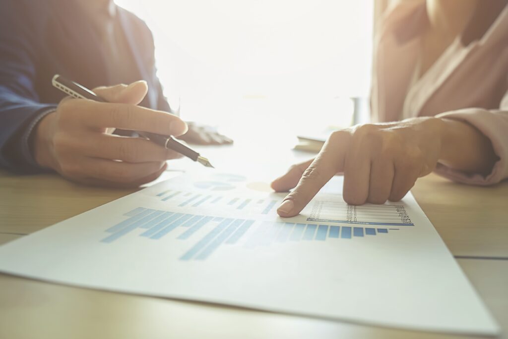 Consultoría de subvenciones: consultor revisando ayudas y financiación empresarial